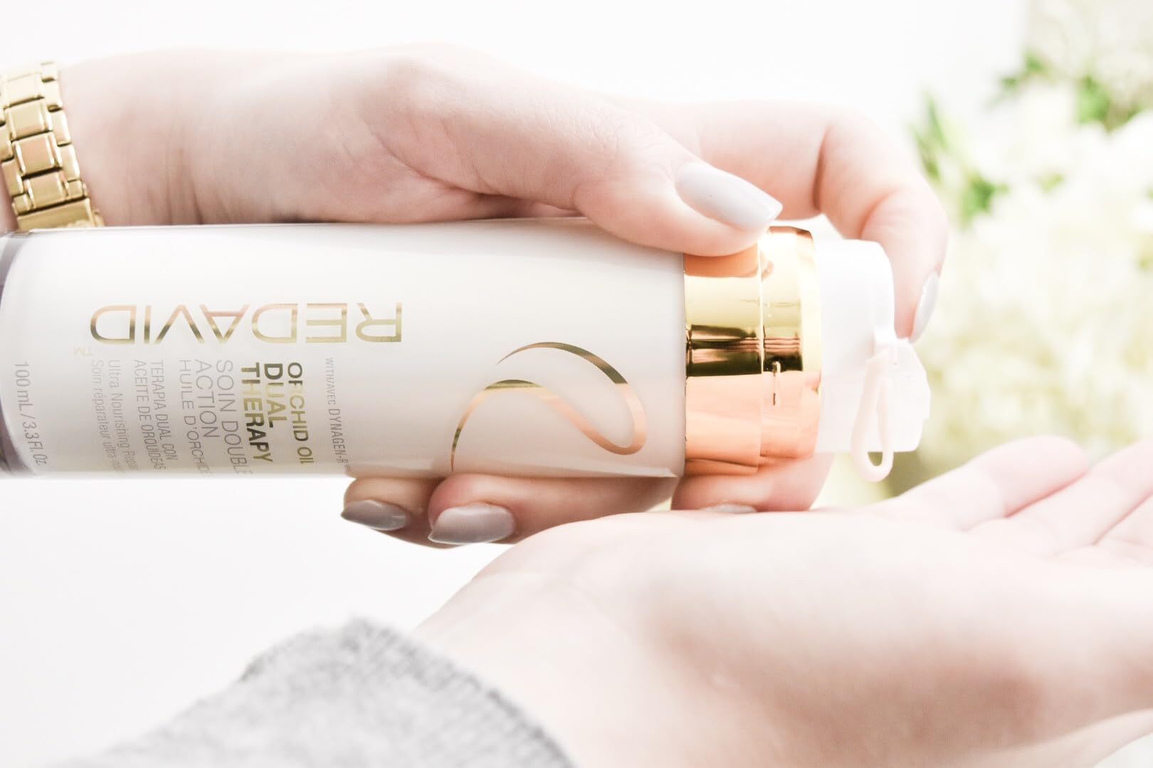 Redavid Orchid Oil detangles and smooths tangled hair during styling.