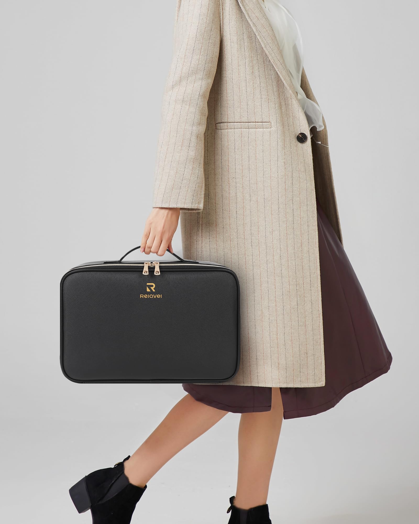 Relavel makeup train case gift-ready packaging communicates premium gift for beauty lovers.