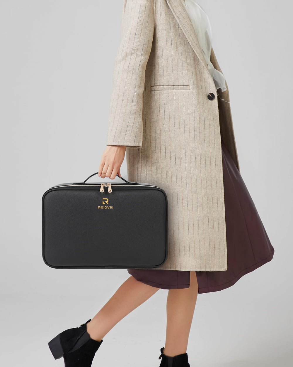 Relavel makeup train case gift-ready packaging communicates premium gift for beauty lovers.