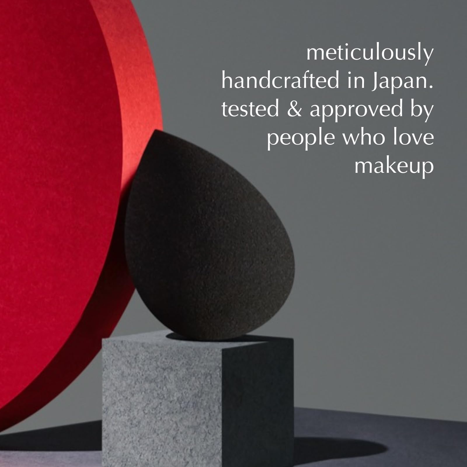 rephr makeup sponge cleaning-ease shows stain-resistant black color after multiple uses.