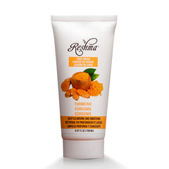 Reshma Beauty Limpiador Curcuma, espuma cremosa para una limpieza suave.