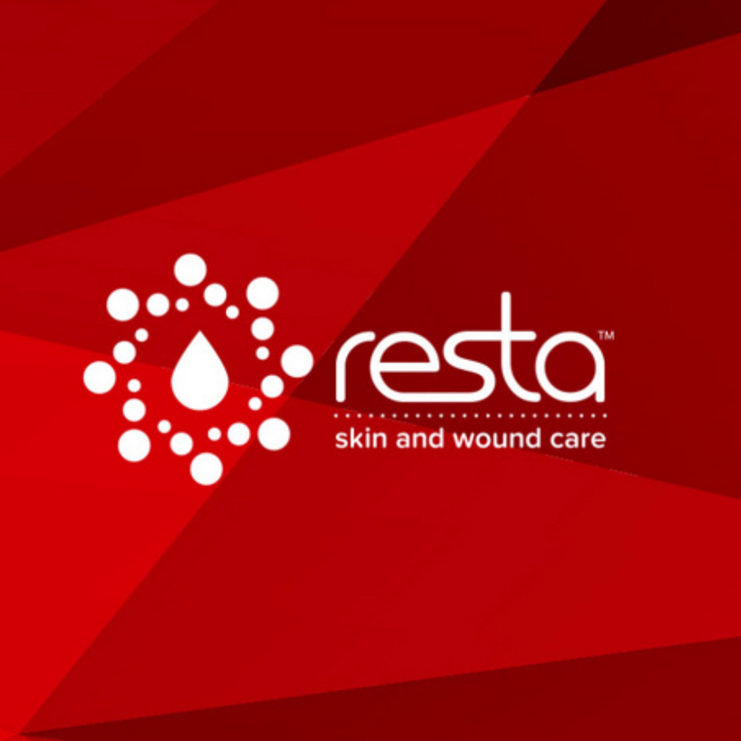 Resta Creme Moisturizer texture application showing non-greasy absorption ideal for daily use.