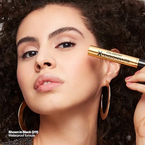 REVLON ColorStay Xtensionnaire close-up for day-to-night look