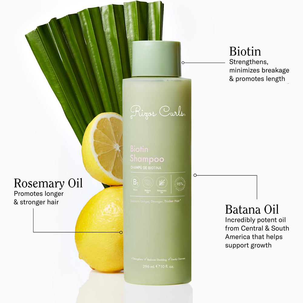 Etiqueta del producto destaca biotina y romero para cabello con brillo.