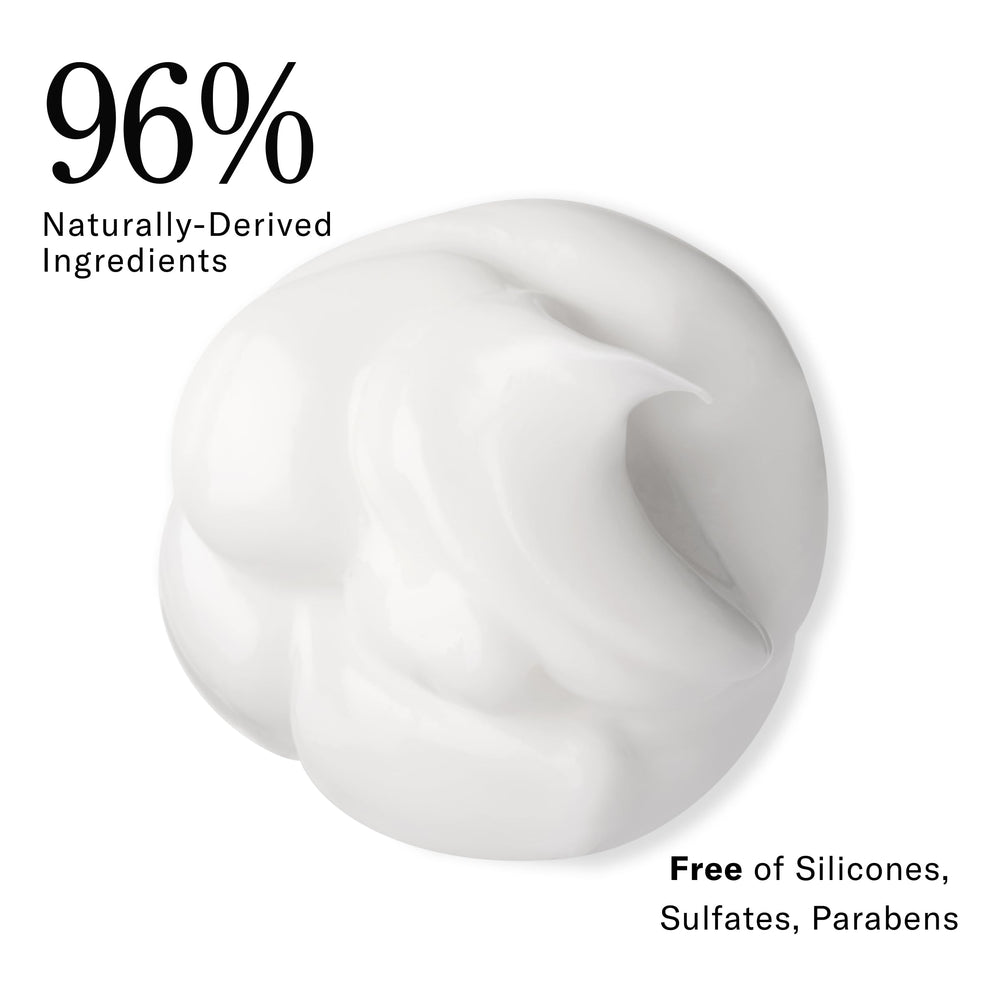 Rizos Curls Travel Wash Day Bundle application scene demonstrates detangling