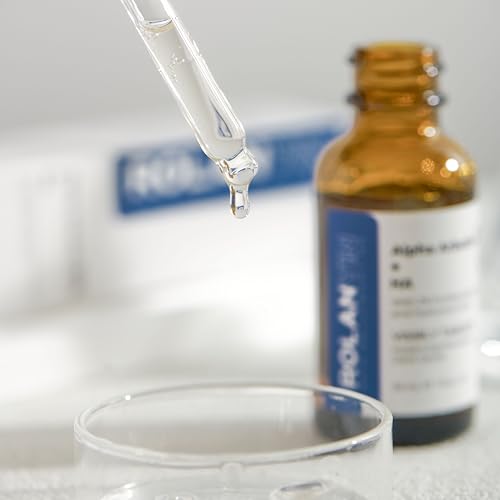 ROLANYIN Alpha Arbutin 2% Serum amber-droplet-on-skin—hydration-ready.