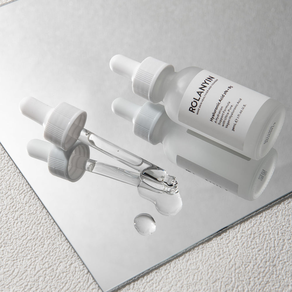 ROLANYIN Hyaluronic Acid 2% + B5 Serum on makeup base enables gentle layering.