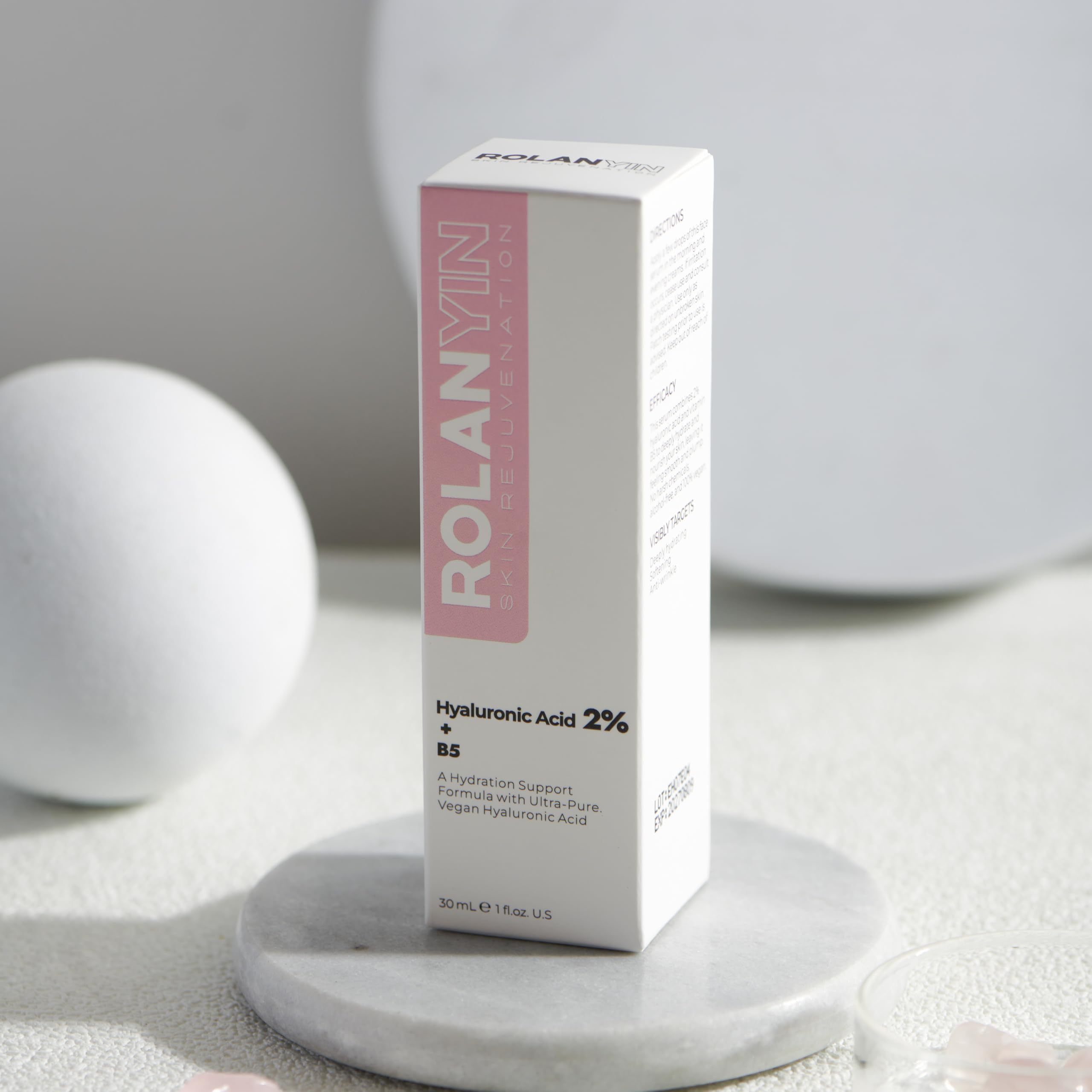 ROLANYIN Suero hialurónico, aplicador con gota, textura ligera y absorción rápida.