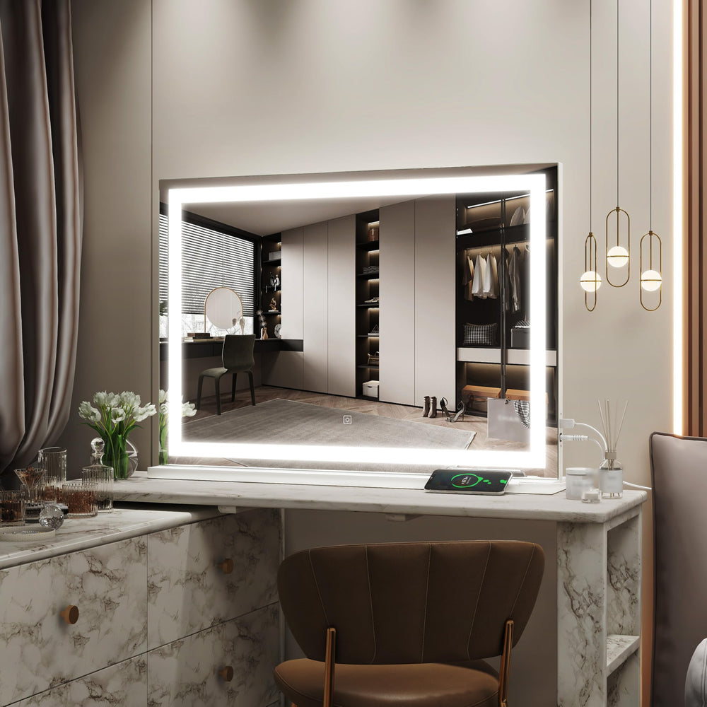 ROLOVE LED lighting closeup highlights even illumination for makeup precision