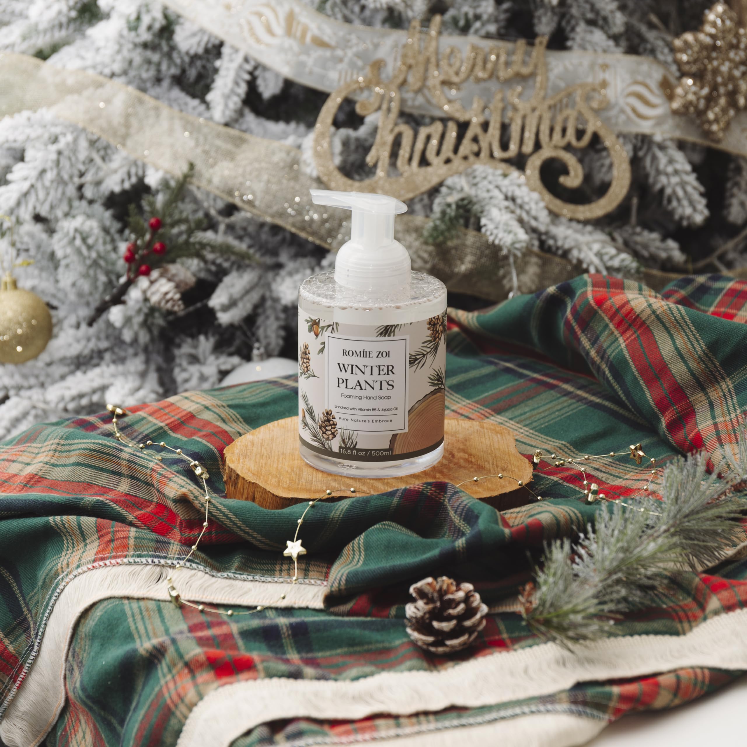 ROMIIE ZOI winter-pine-lather-closeup: creamy foam cleansing highlighted by luxurious lather