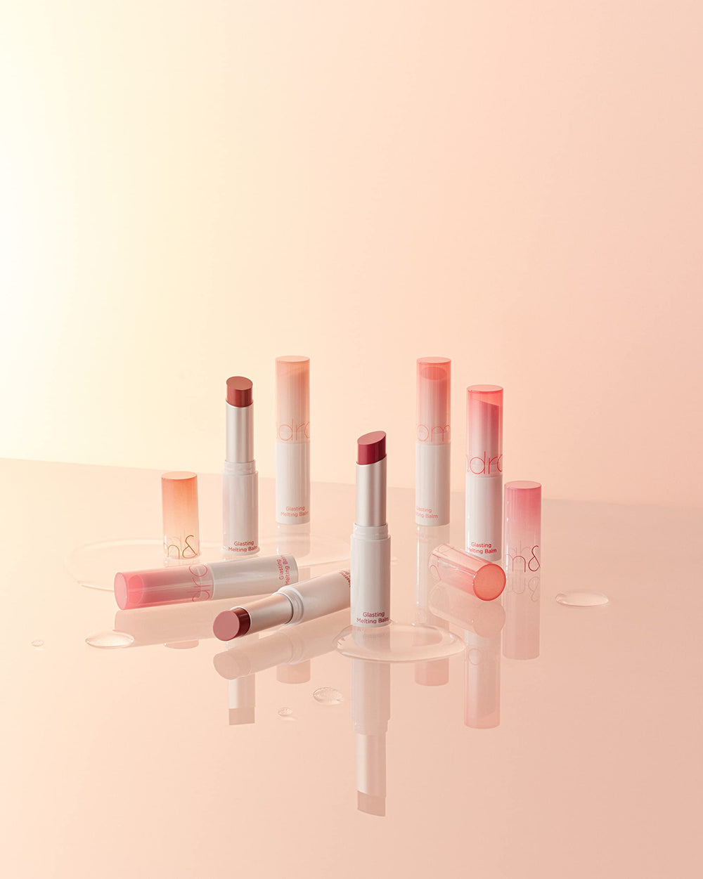 rom&nd Glasting Melting Balm Kaya Fig creamy texture enabling a smooth glide.