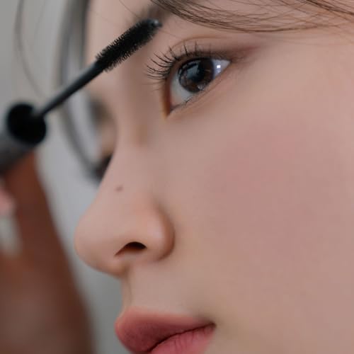 rom&nd HAN ALL FIX MASCARA water-oil resistance test shows potential smudge control.
