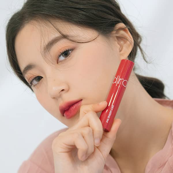 rom&nd Juicy Lasting Tint 06 FIGFIG lip application demonstrating smooth color build