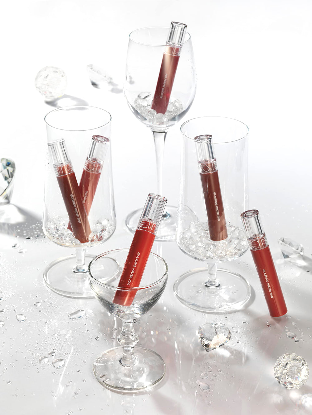 romnd massive lip oil spatula-tip enables precise, easy shade control for a polished look.