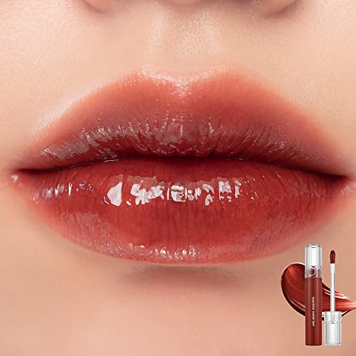 romnd massive lip oil water tint closeup emphasizes bright glossy finish without stickiness.