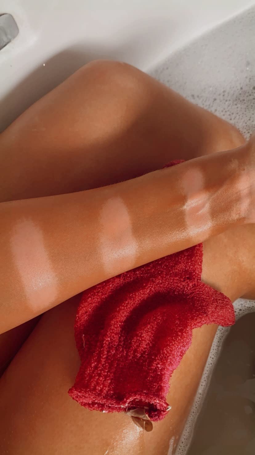 Rose & Caramel Purity Self Tan Removing Bubble Bath hands-on application ritual