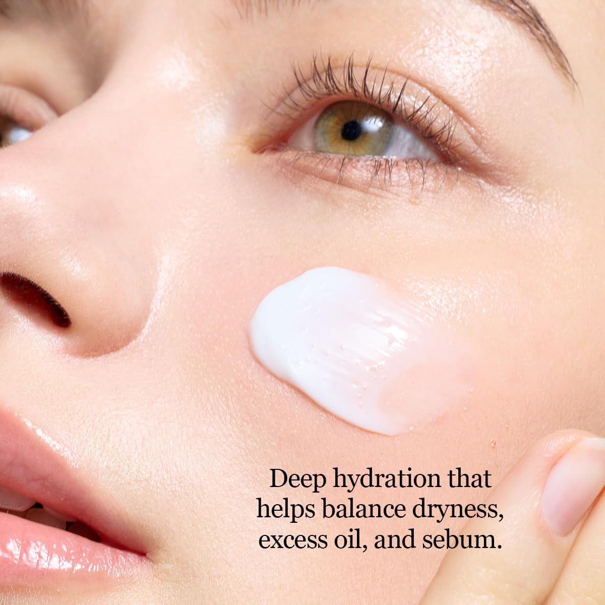 ROUND LAB Birch Juice Cream packaging-box emphasizes Birch Sap and Vita Hyaluronic Acid.