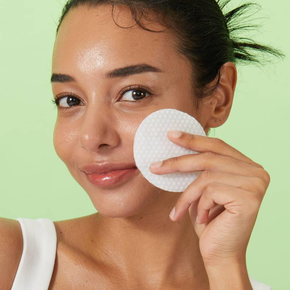 ROUND LAB Pine Calming Cica Pad close-up reveals three hyaluronic acids for deep hydration