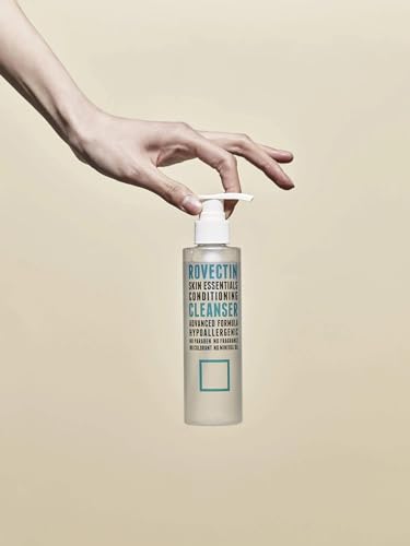 ROVECTIN Aqua Cleansing Gel foam close-up shows mild lather