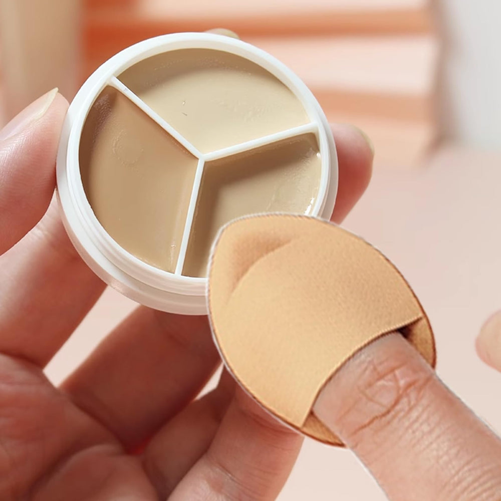 ROYHOO puff works with dry or wet formulas for versatile makeup application.