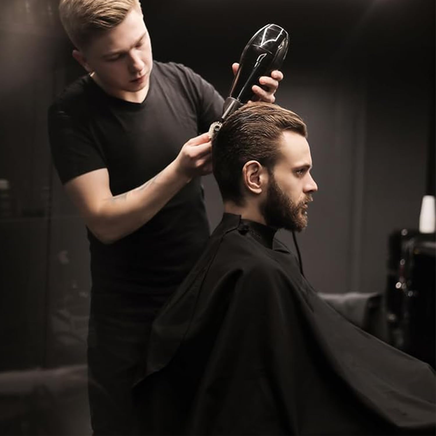 Run Pmy barber cape multipurpose use supports dye, makeup, and styling tasks.