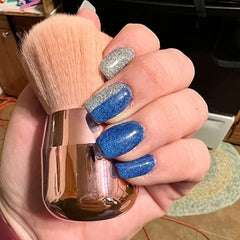 RUNGANG Nail Dust Brush mushroom-head design enables precise dust cleanup on nails.