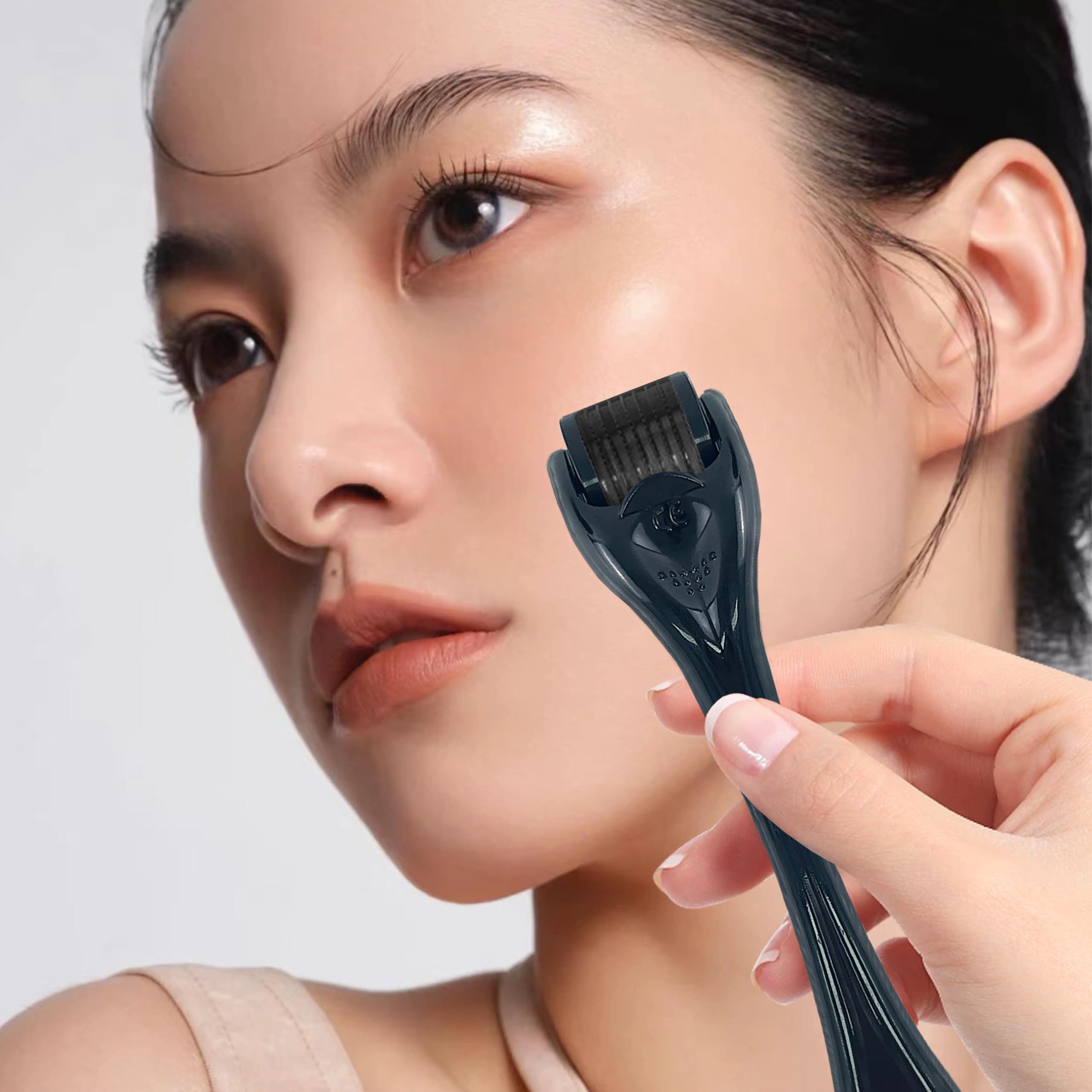 Rwotlls Derma Roller packaging shows black design for stylish storage