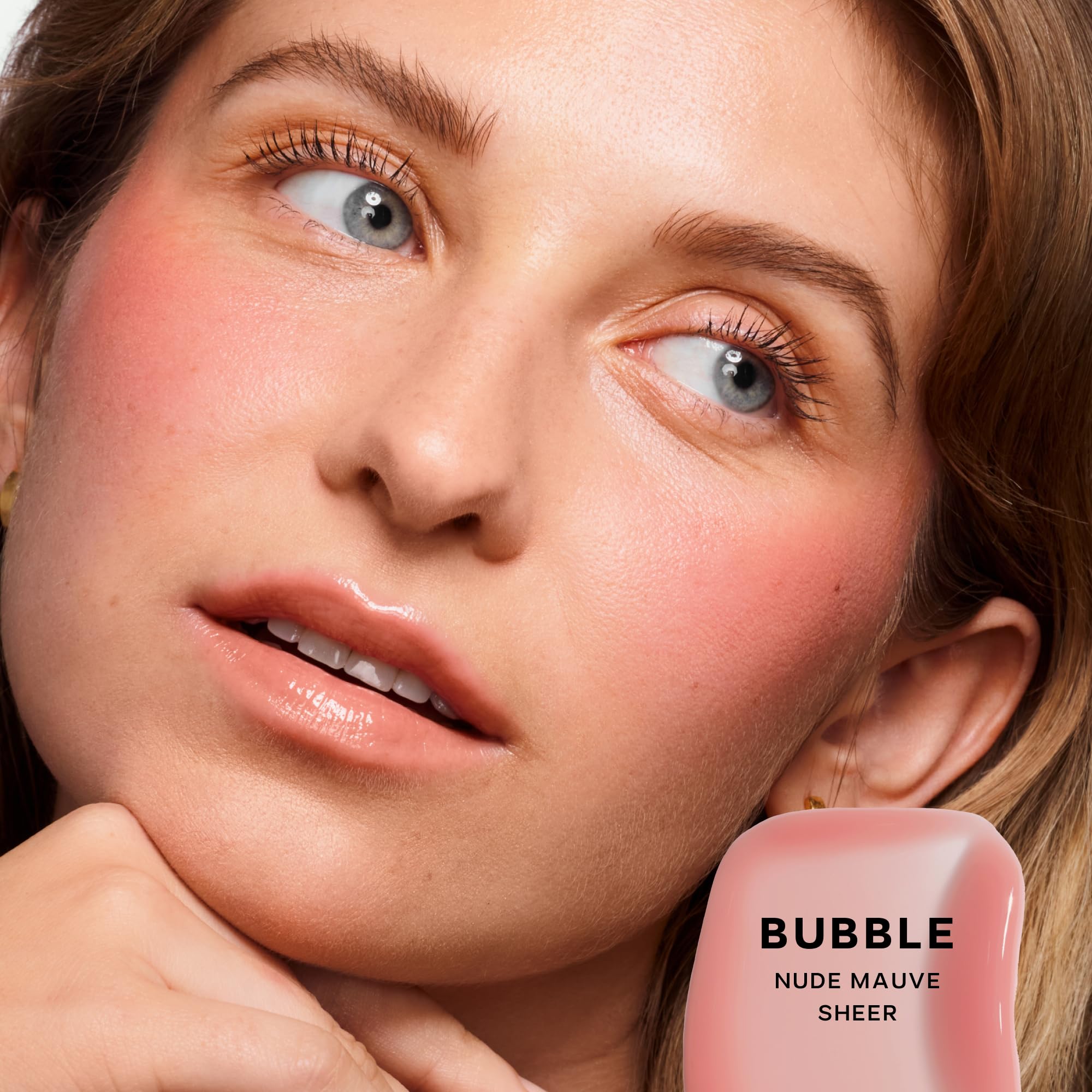 Close-up of the doe-foot applicator applying GlossyBounce for hydrating gloss.
