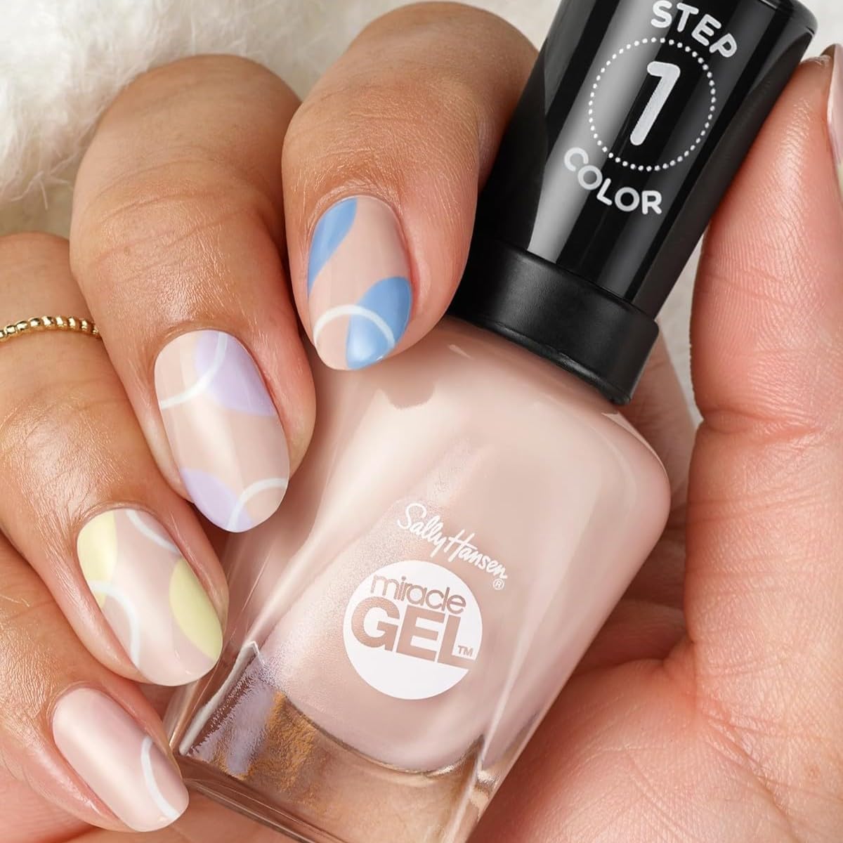 Sally Hansen Miracle Gel vegan formula bottle and label.