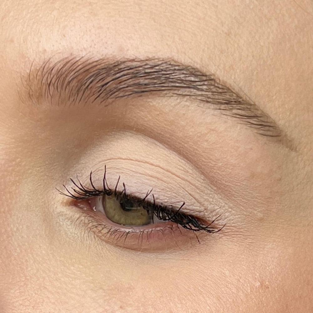Sandstone Scandinavia Eyeshadow Fragrance-Free Veil emphasizes clean fragrance-free makeup for sensitive skin