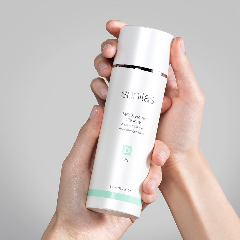 Sanitas Milk & Honey Cleanser closeup honey highlights rich hydration and nutrients.