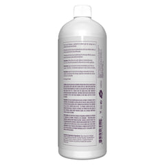 Satin silicone-enhanced-developer label highlights slip for easy, even color distribution.