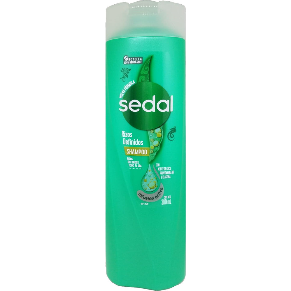 Sedal Rizos Definidos curls before and after close-up shows frizz reduction.