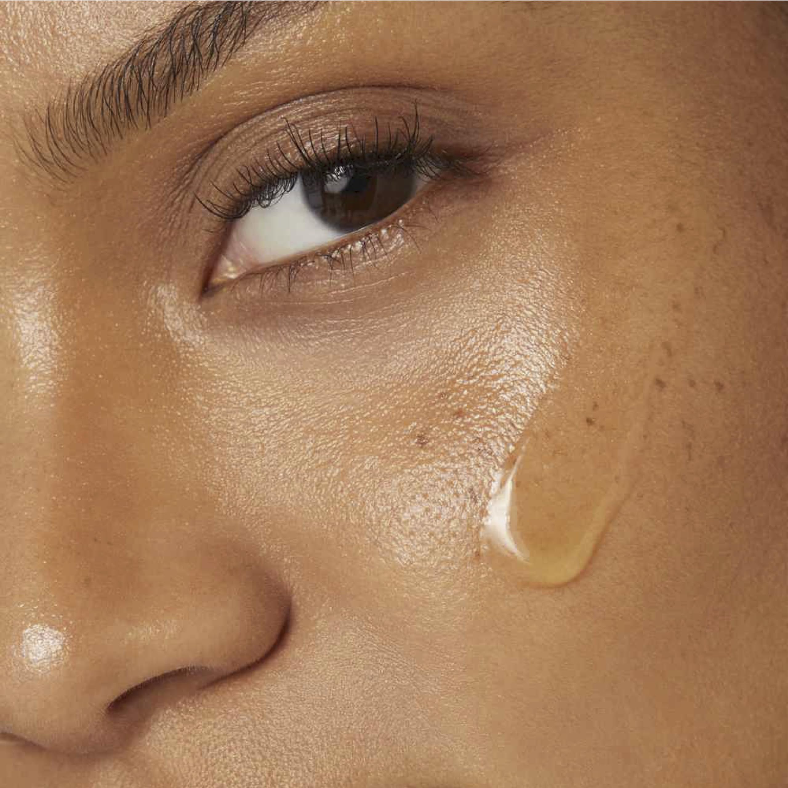 Senté Bio Complete Serum on dry skin demonstrates calming hydration and relief from dryness.
