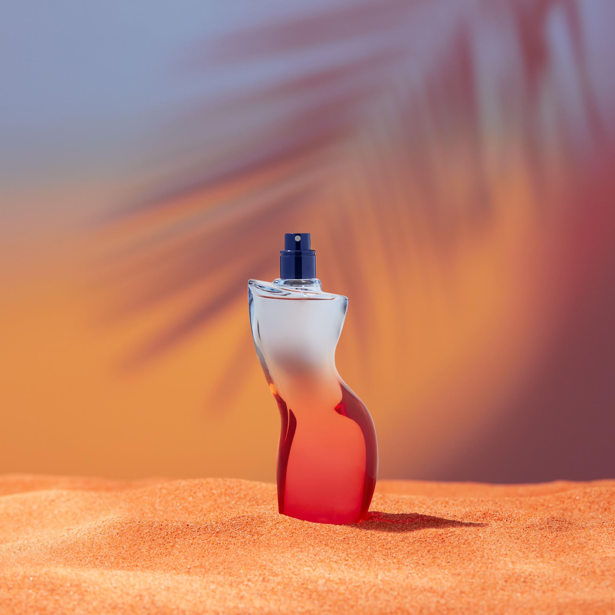 Shakira Dance Ocean base notes of cedar, vanilla, and musk provide lasting warmth.