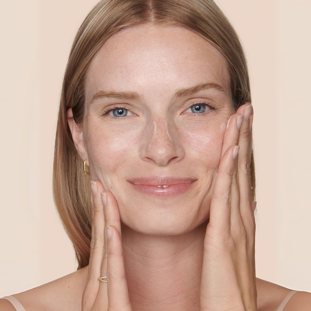 Shani Darden oil-free moisturizer texture showcases a lightweight, non-greasy finish for daily use.