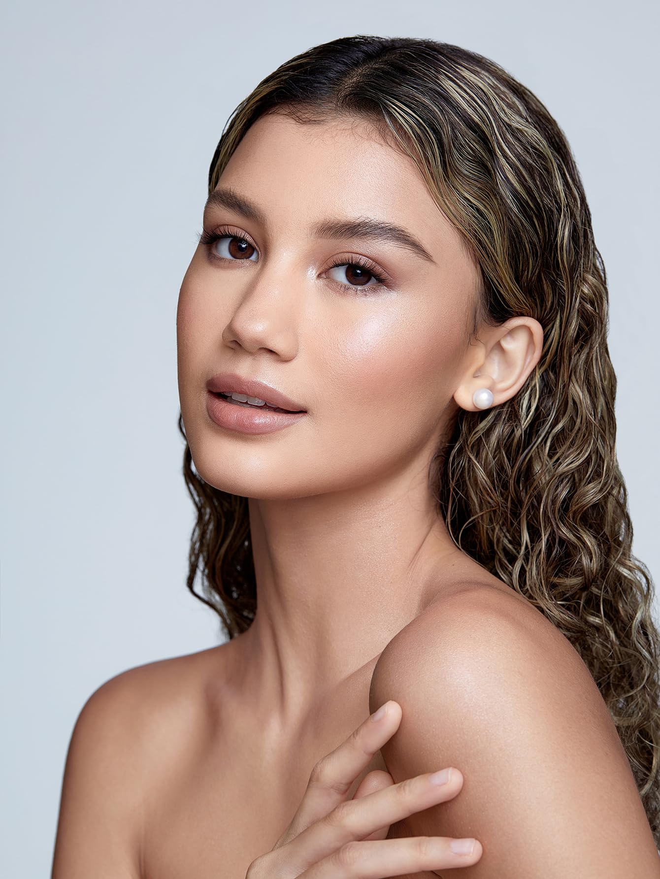 SHEGLAM cream highlighter stick application on the face for seamless glow