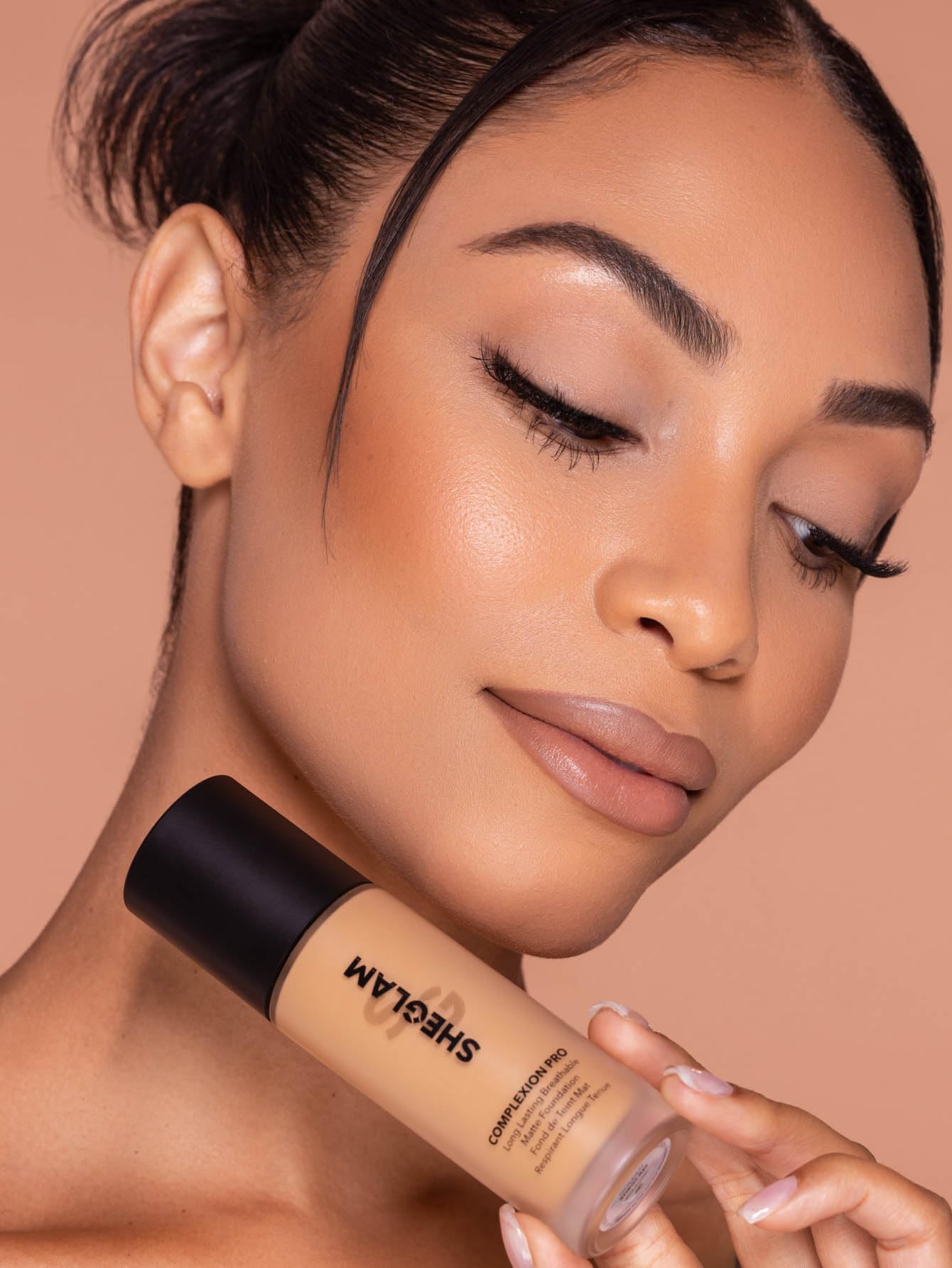SHEGLAM foundation waterproof-sweat-test shows durable, sweat-resistant wear.