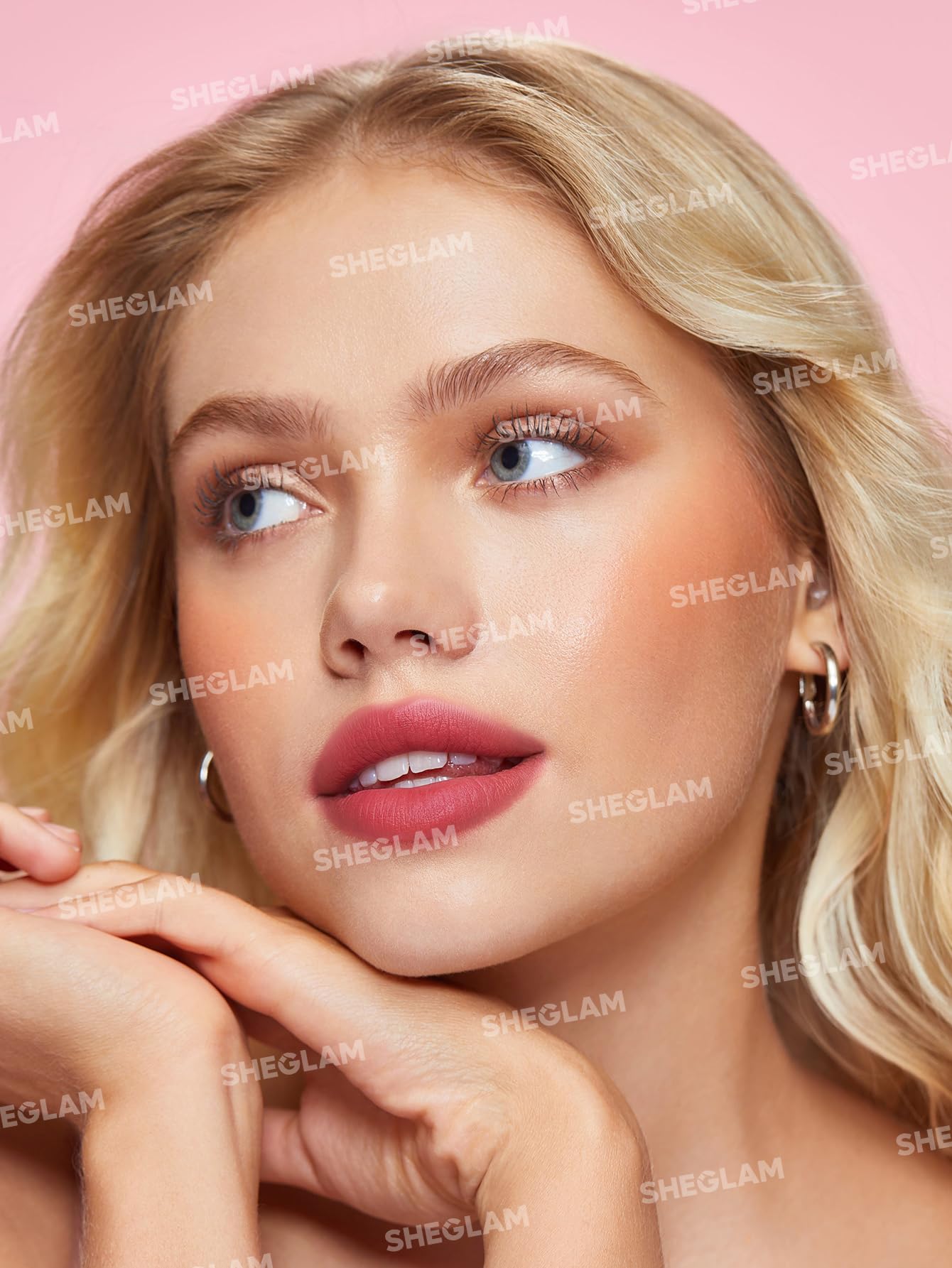 SHEGLAM Pout Pillow Cushion long-wear color stays comfortable through daily activities.