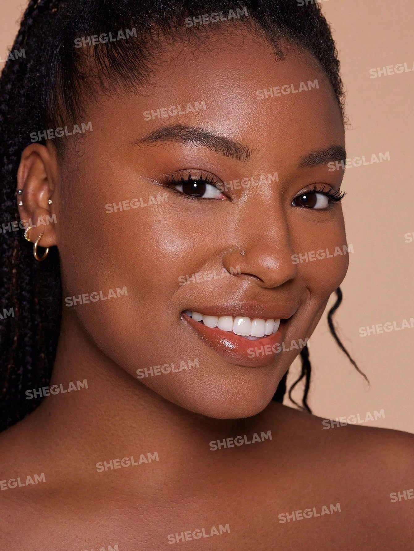 SHEGLAM Skin-Focus talc-free formula with shea butter and jojoba oil for shine control