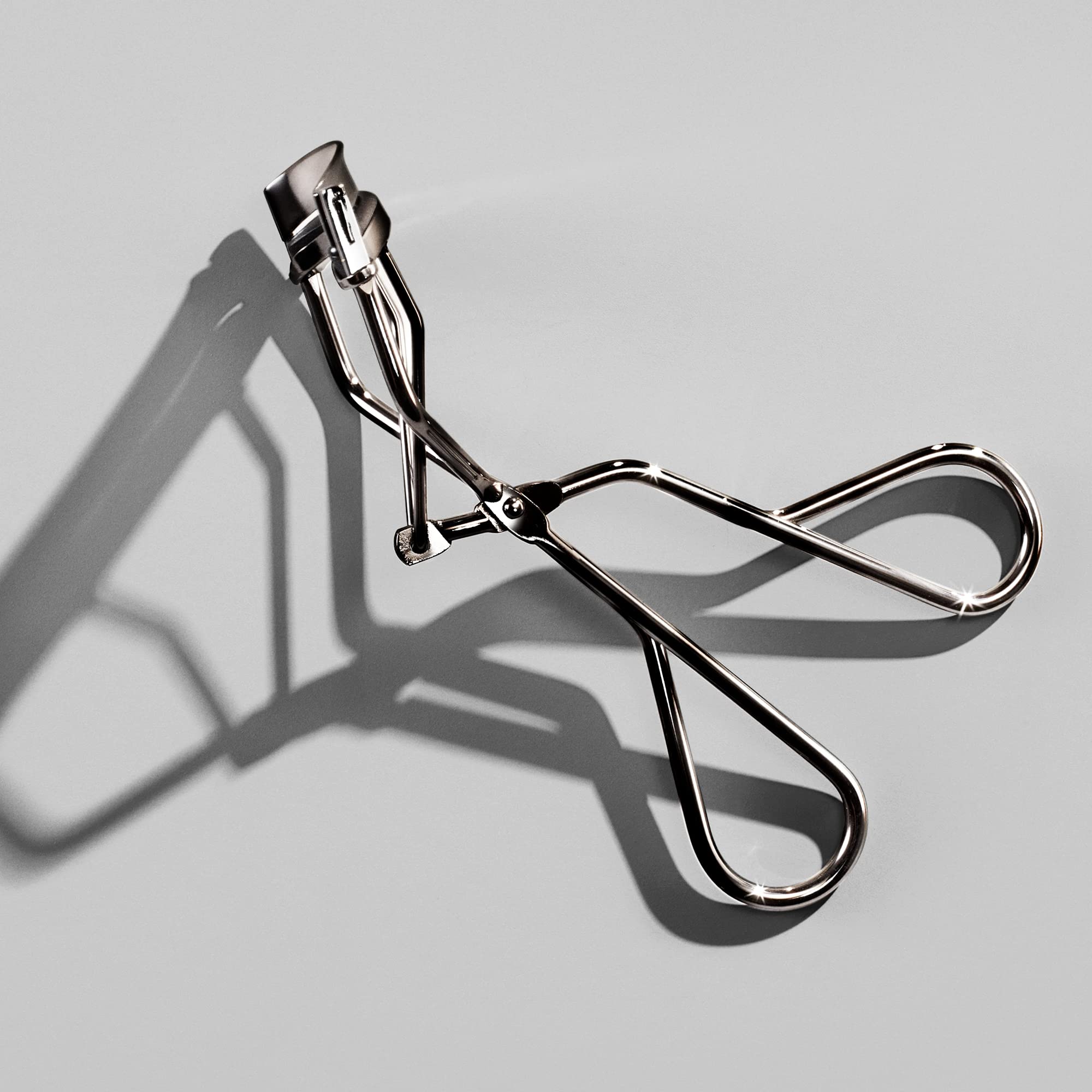 Shiseido eyelash-curler compact packaging for travel-ready beauty tools
