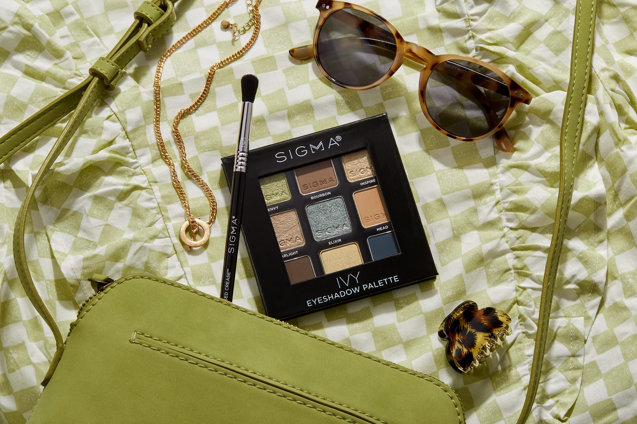 Sigma Beauty E38 applies diffused crease color for subtle blends.