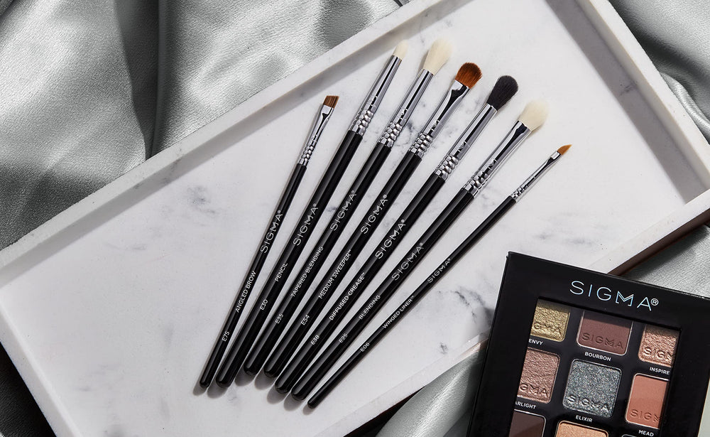 Sigma Beauty E38 in hand shows comfortable grip and blending motion.