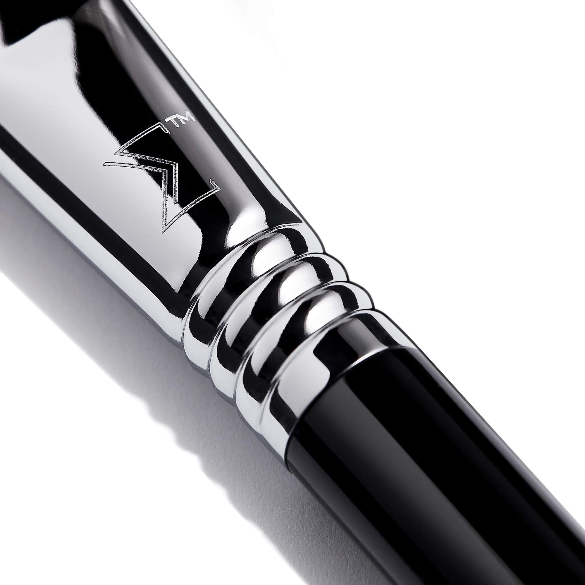 Sigma Beauty E55 fibers close-up emphasize vegan hypoallergenic bristles that minimize product absorption.