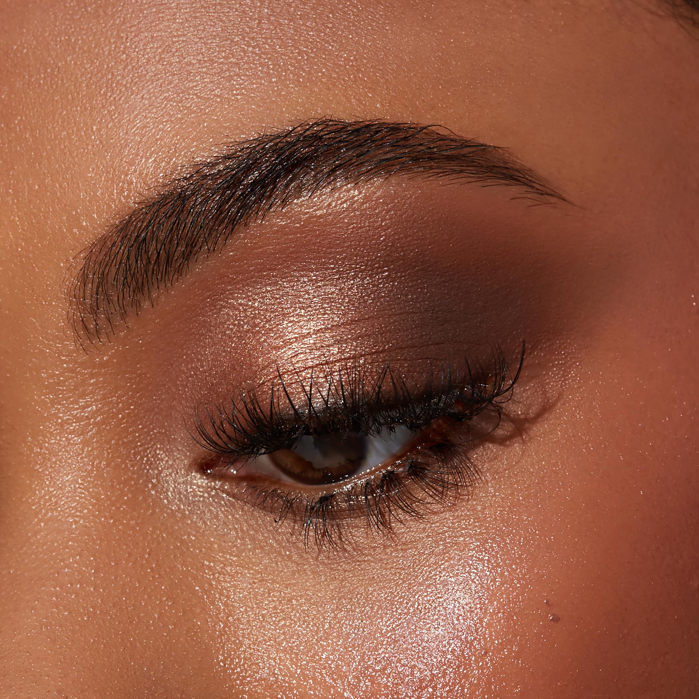 Sigma Beauty quad applies with brush for buttery-soft textures and seamless blending.