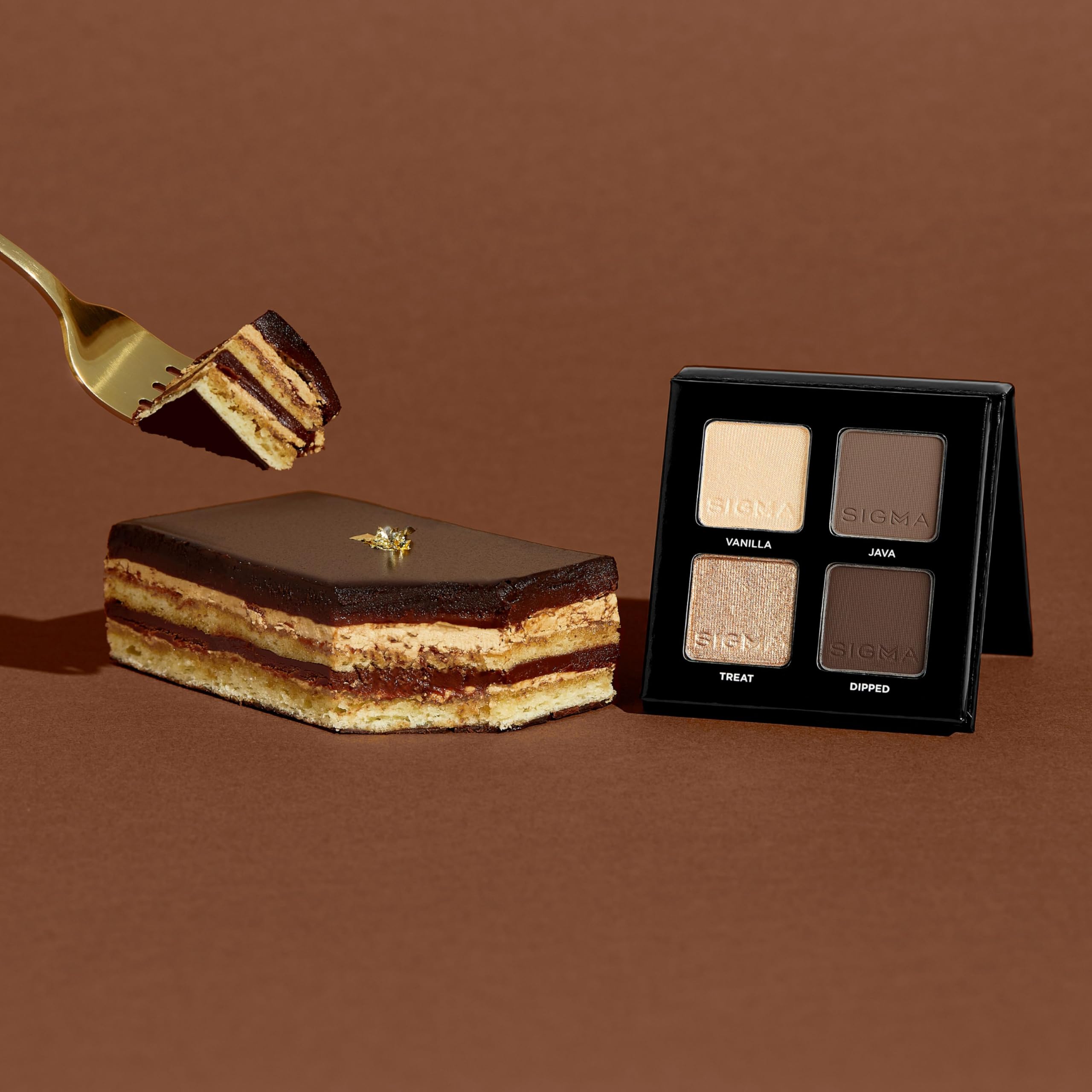 Sigma Beauty quad palette packaging highlights compact travel-friendly design for on-the-go makeup.
