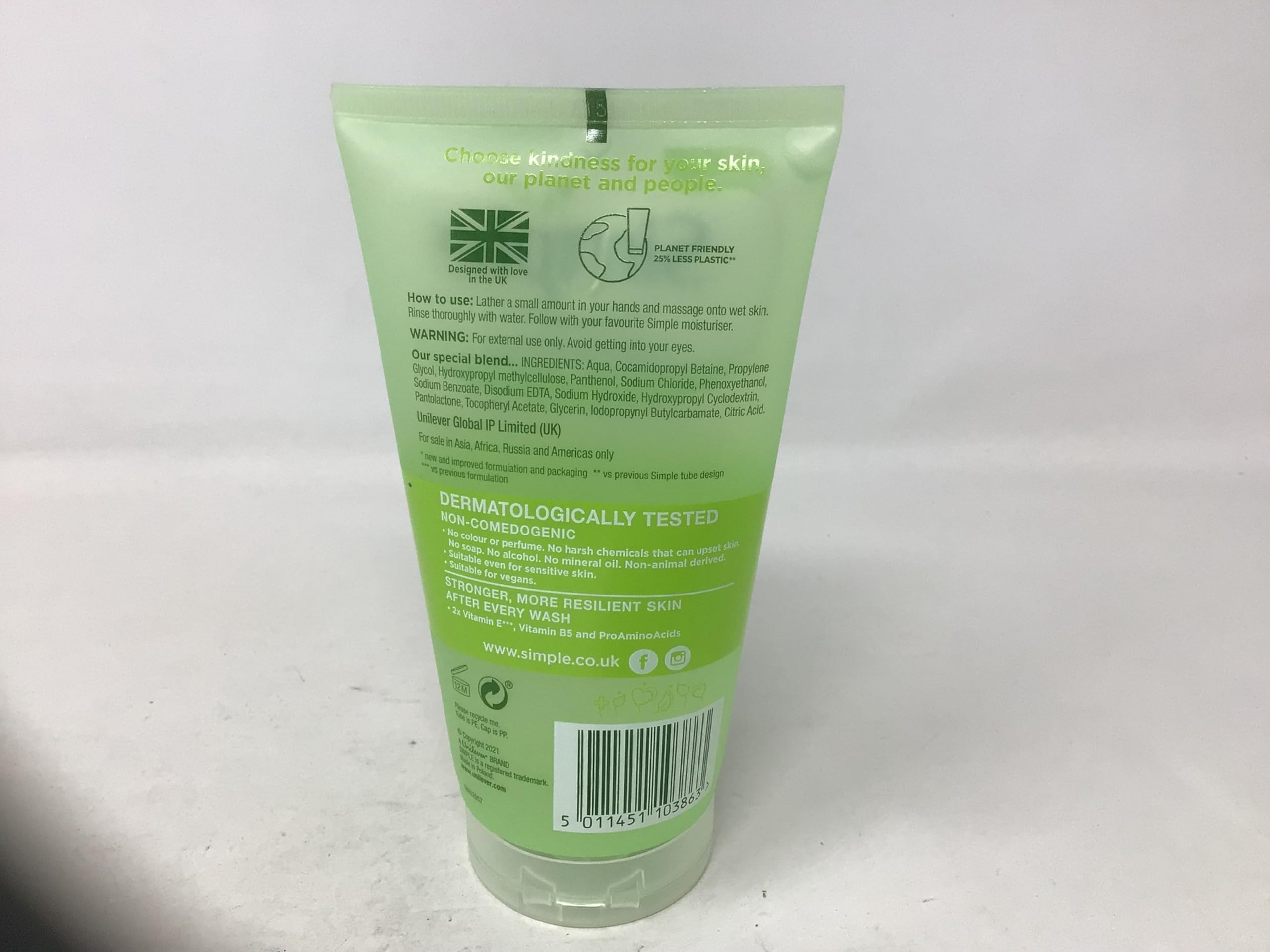 Simple facial gel close-up emphasizes skin-friendly, gentle cleansing.