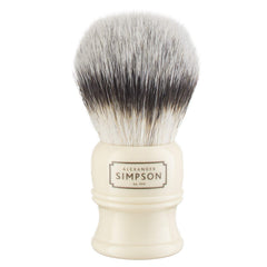 Simpson Trafalgar 3 knot close-up captures synthetic fibre density aiding luxurious lather.