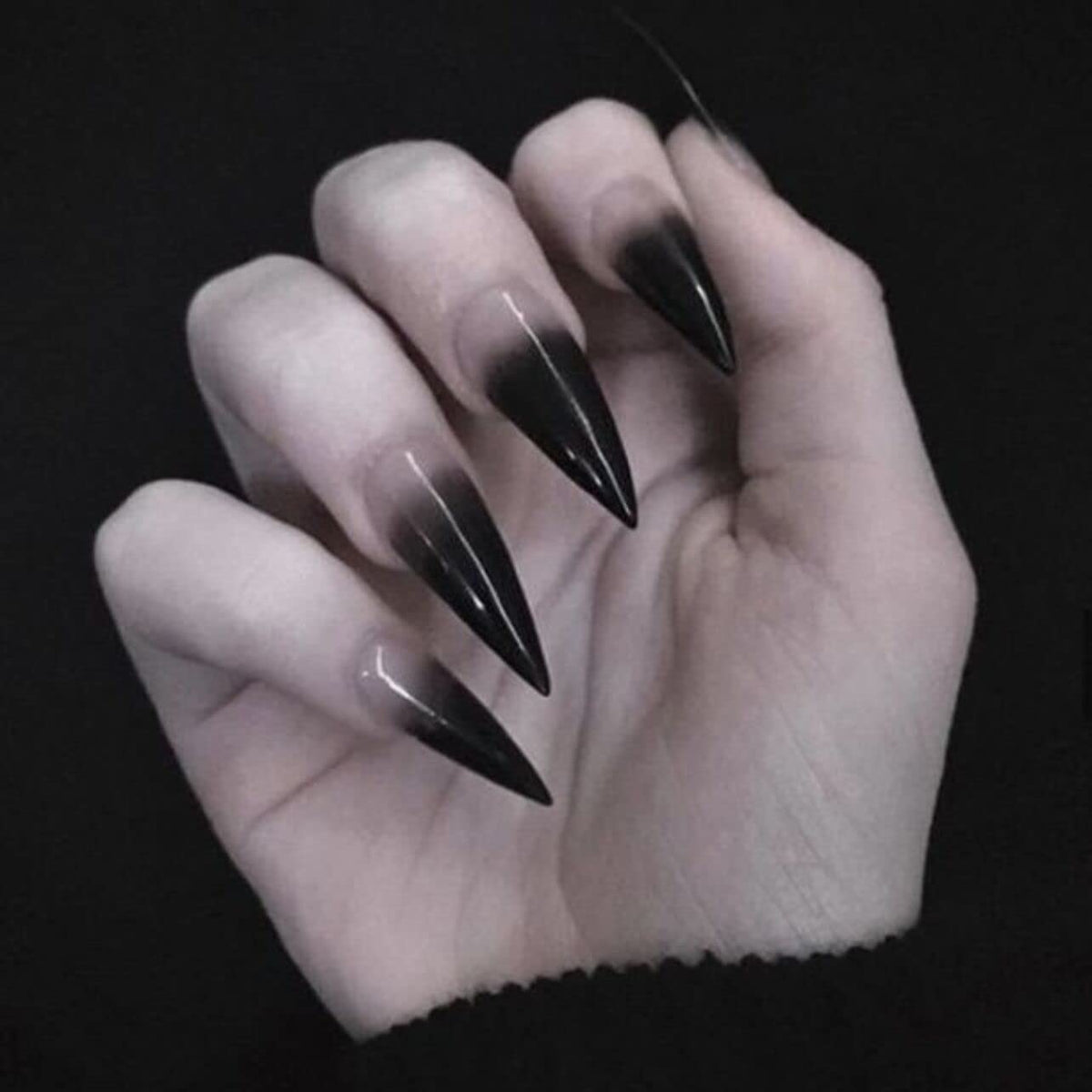 SINHOT stiletto nails in glossy black gradient for a bold party look.