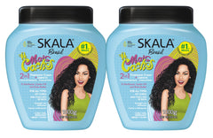 SKALA Mais Cachos 2-in-1 bottle blue pour supports detangling and curl hydration.